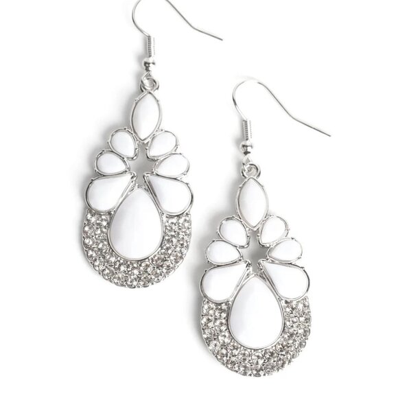 Paparazzi Jewelry Accessories - Beachfront Formal - White Earrings - Vintage - Picture 2 of 4